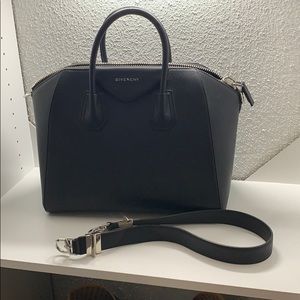 Medium Givenchy Antigona